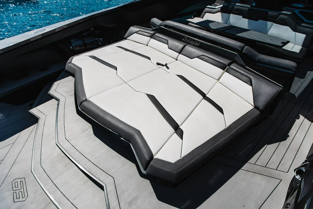 Lamborghini — Photo 4